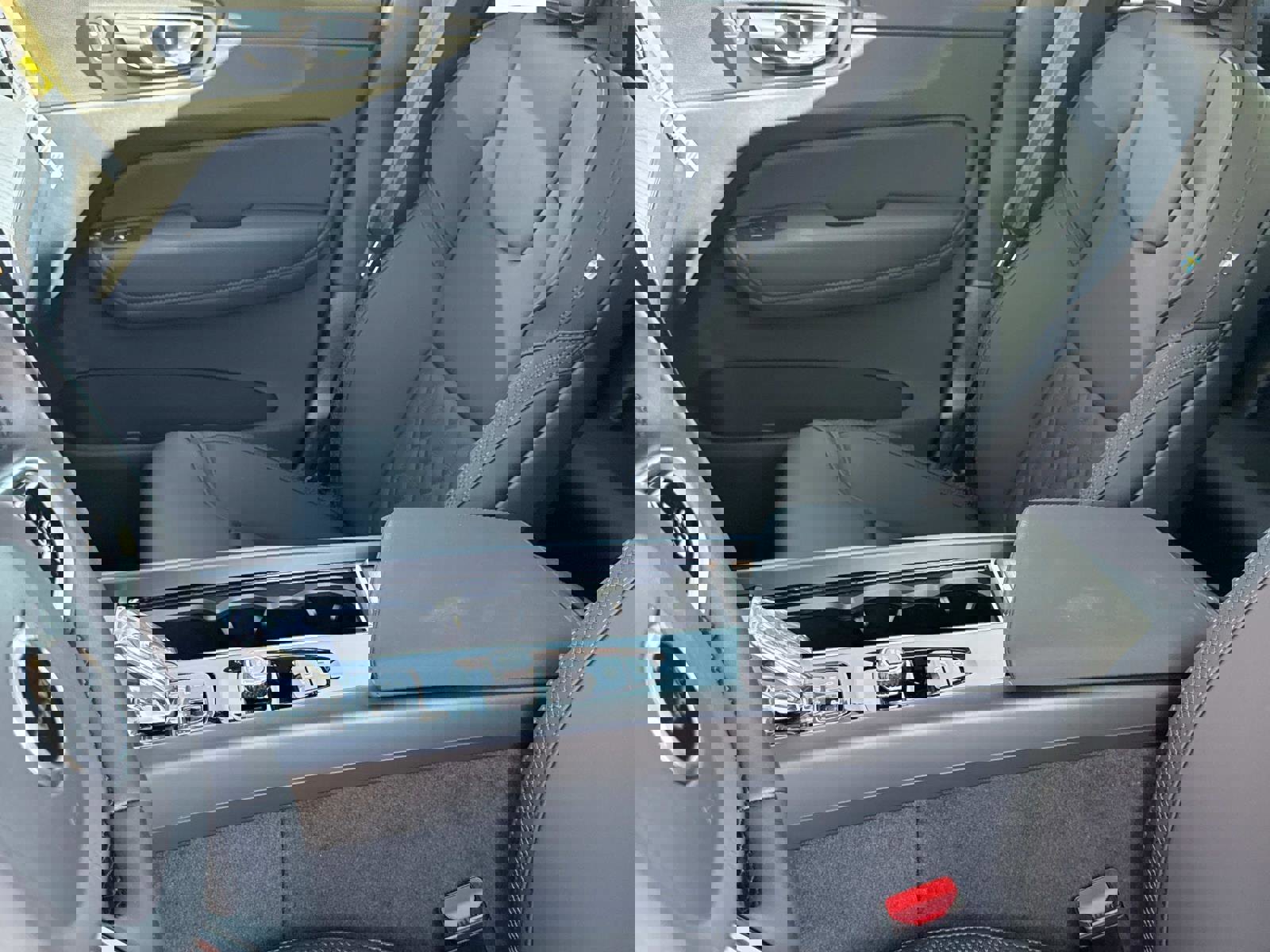 New 2026 Volvo XC60 B5 Plus w/ Climate Package image 19