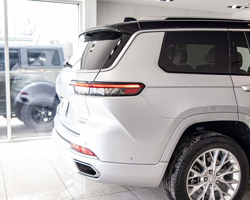 Used 2021 Jeep Grand Cherokee L Summit w/ Advanced Protech Group IV AWD/4WD image 13