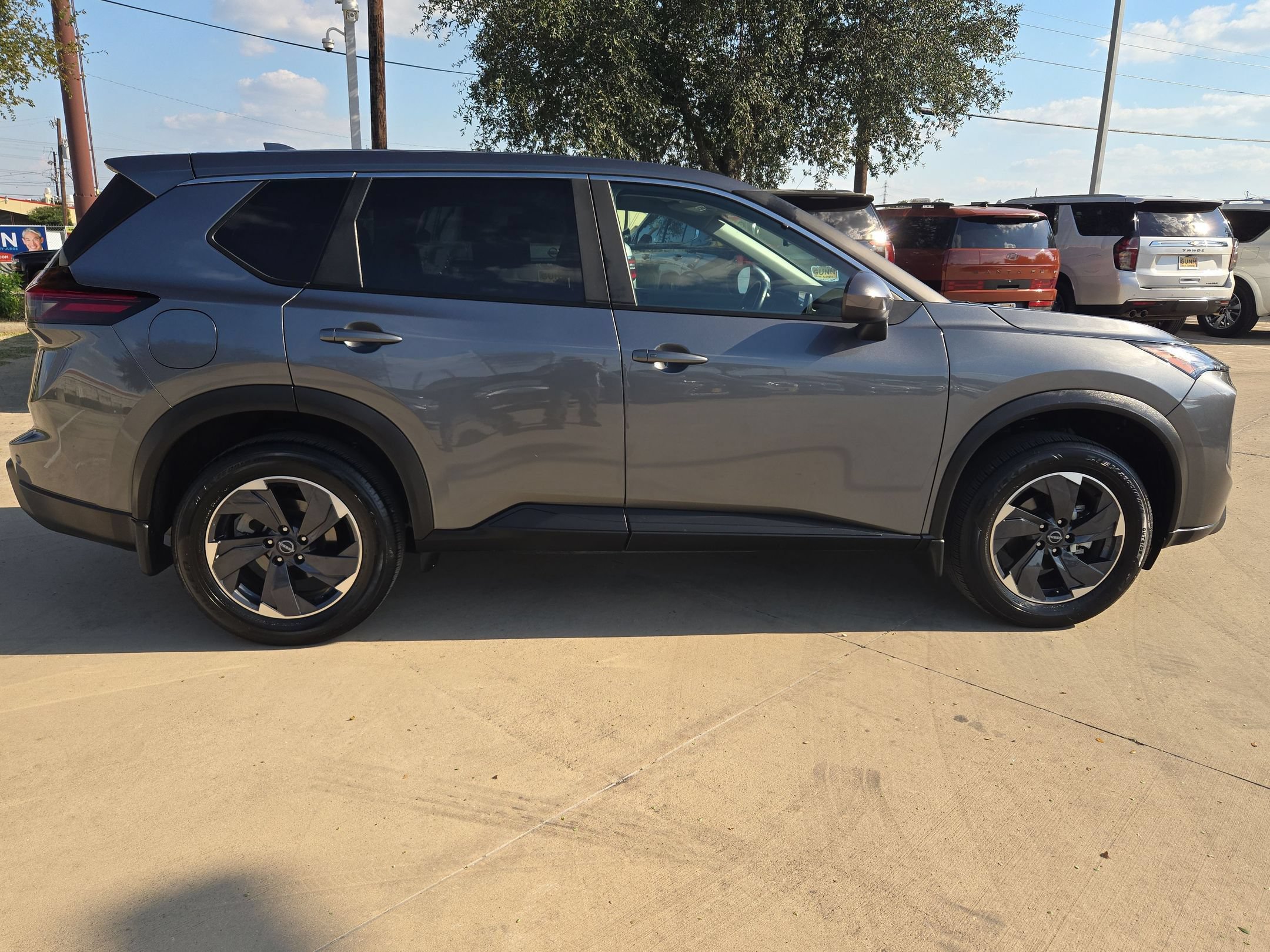 Certified 2026 Nissan Rogue SV FWD image 2