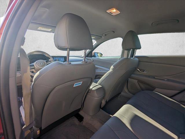 Used 2023 Hyundai Elantra SEL w/ Cargo Package image 11
