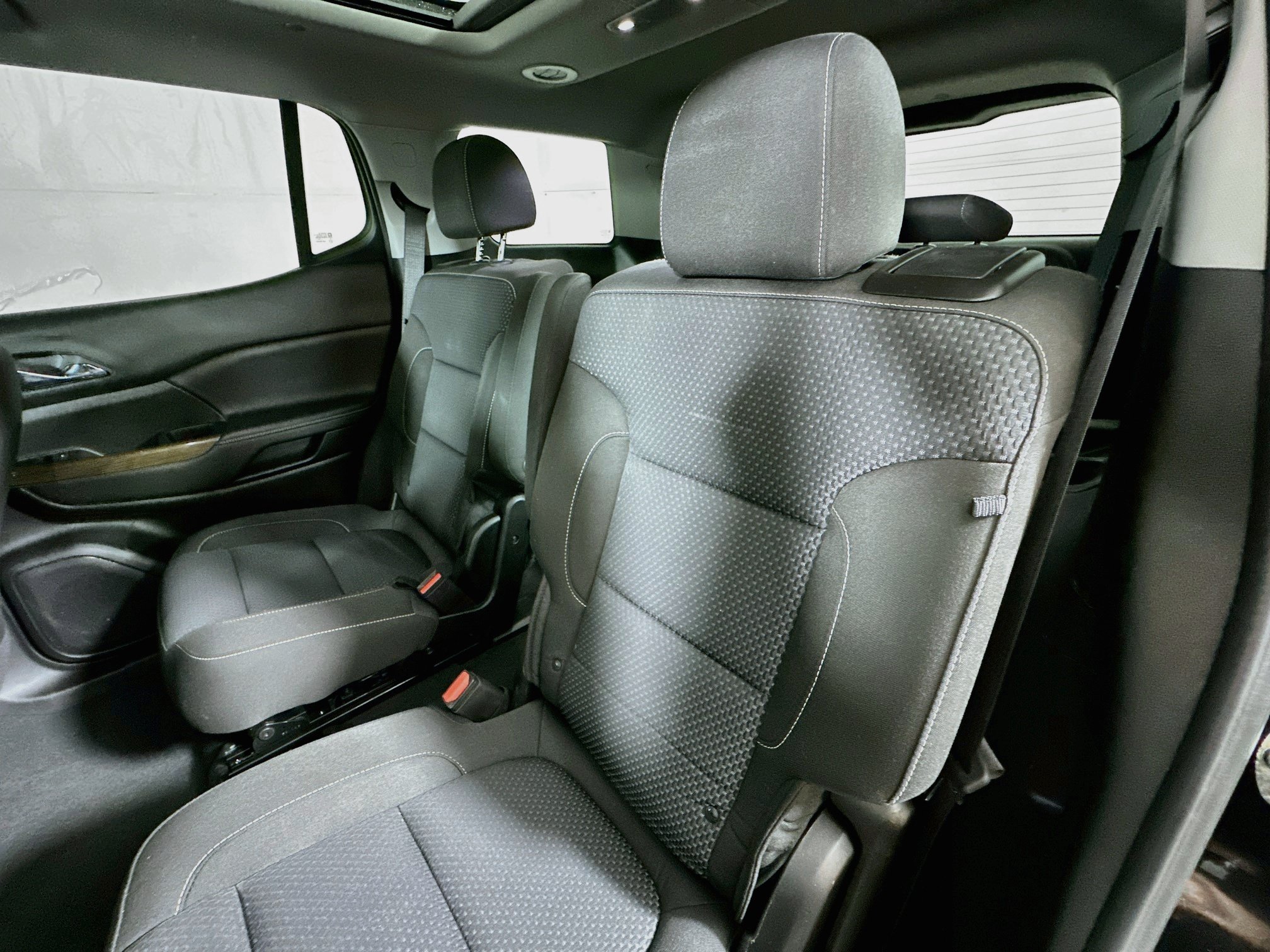 Used 2023 GMC Acadia SLE w/ Driver Convenience Package FWD image 23
