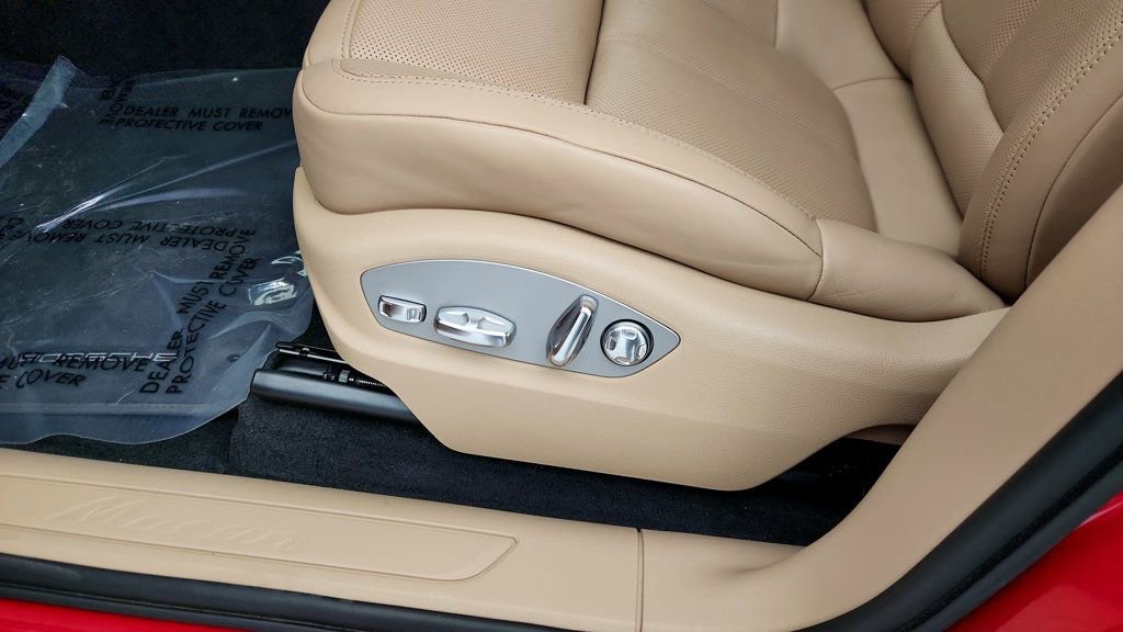 Used 2024 Porsche Macan image 12