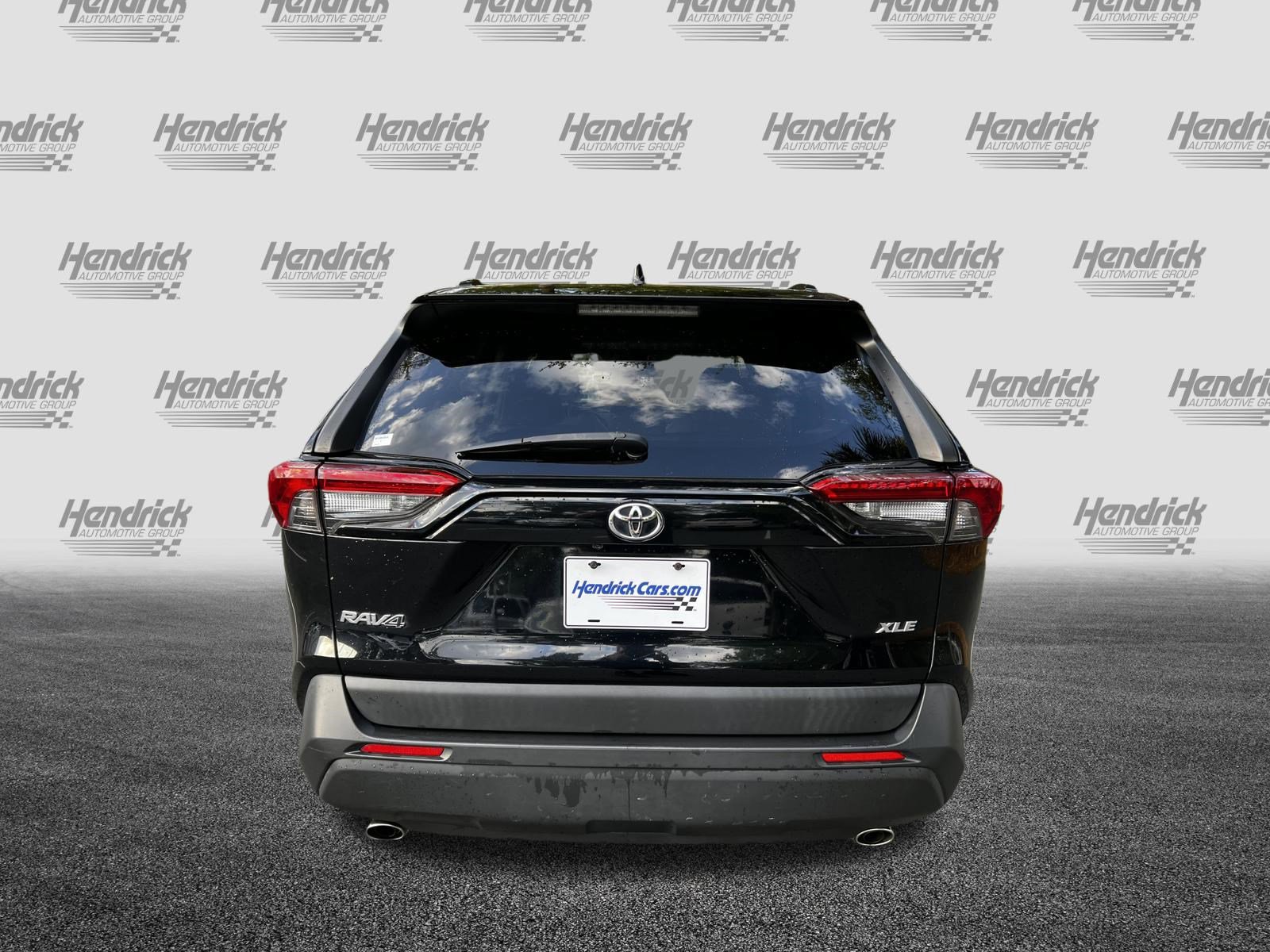 Used 2019 Toyota RAV4 XLE Premium image 8