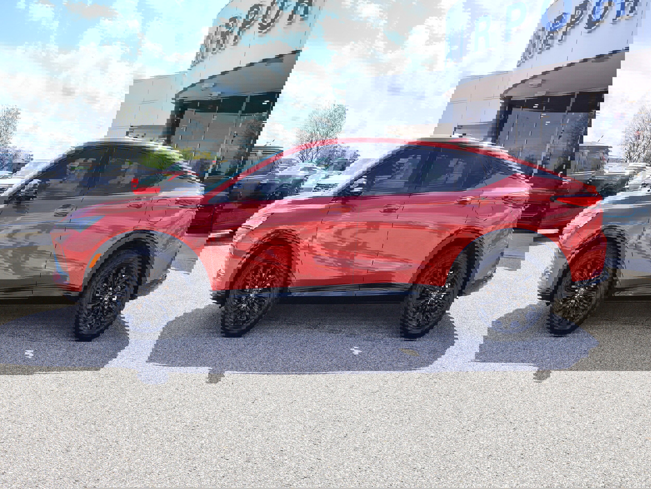 Used 2024 Buick Envista Sport Touring image 2