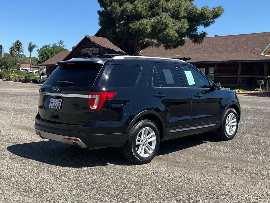 Used 2017 Ford Explorer XLT w/ Equipment Group 202A image 5