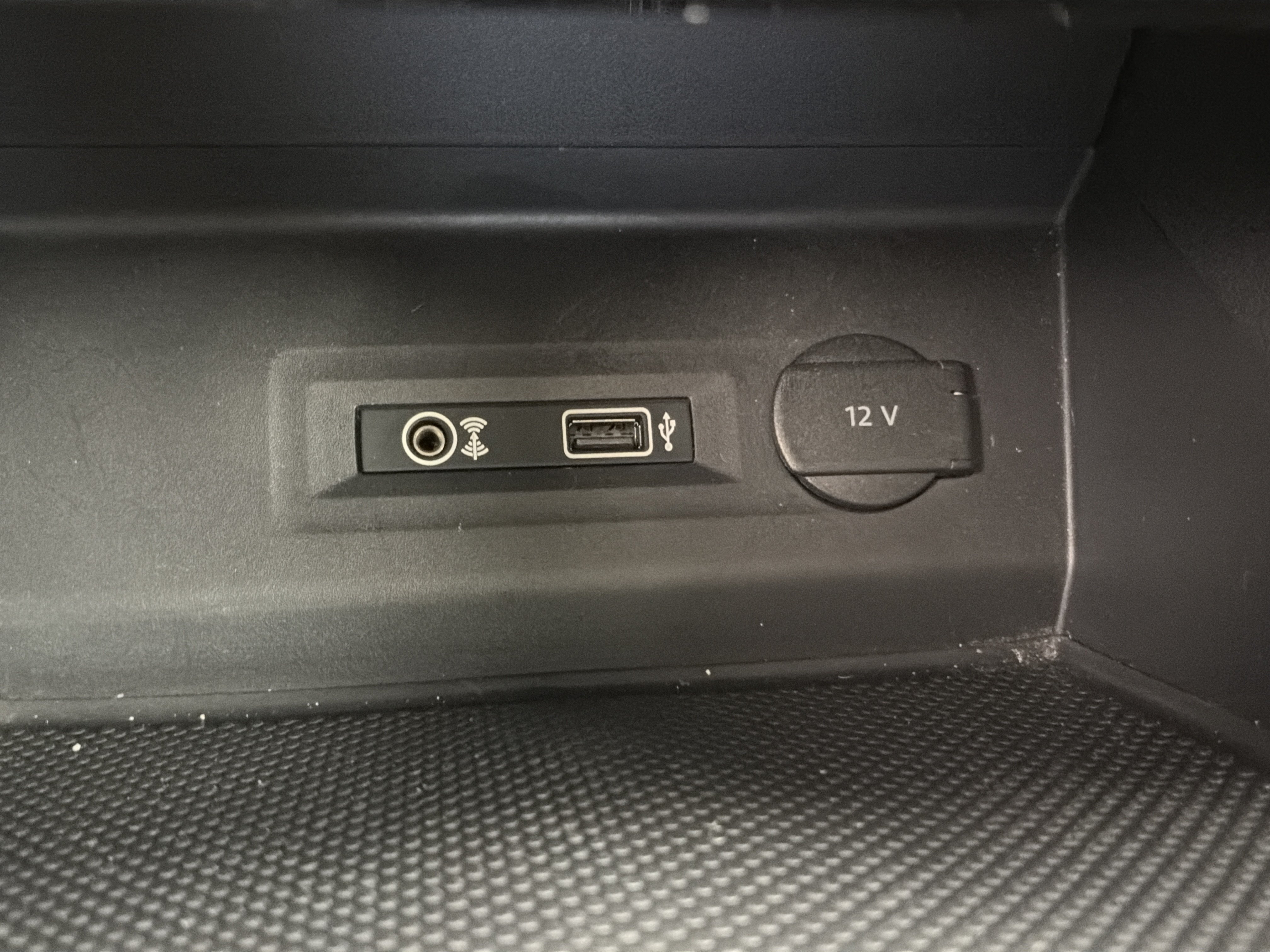 Used 2018 Volkswagen Atlas SEL FWD image 25