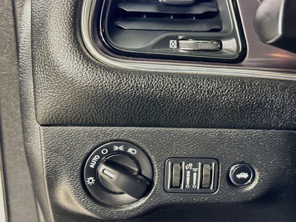 Used 2016 Dodge Challenger SXT RWD image 11