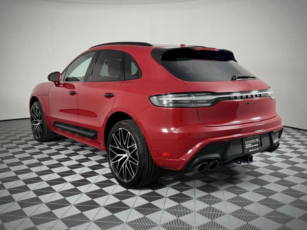 Certified 2024 Porsche Macan image 3