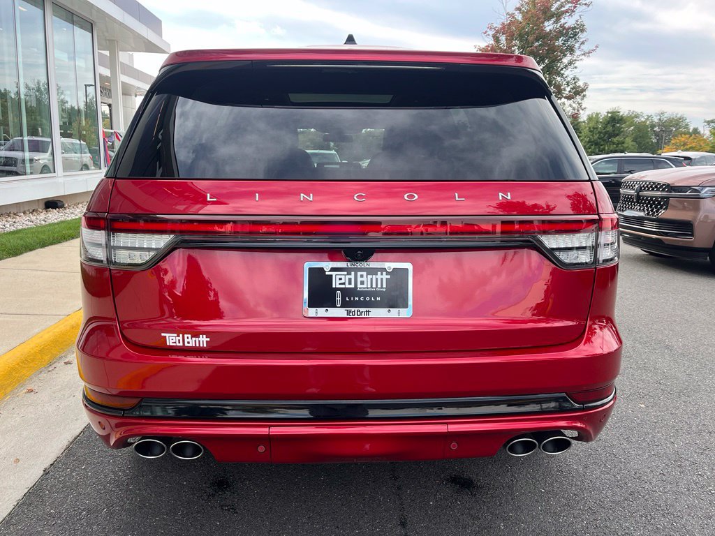 Used 2026 Lincoln Aviator AWD image 7