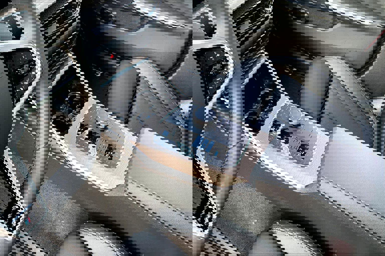 Used 2025 BMW 330i Sedan w/ M Sport Package image 11