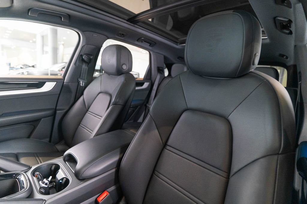 Certified 2025 Porsche Cayenne S image 5