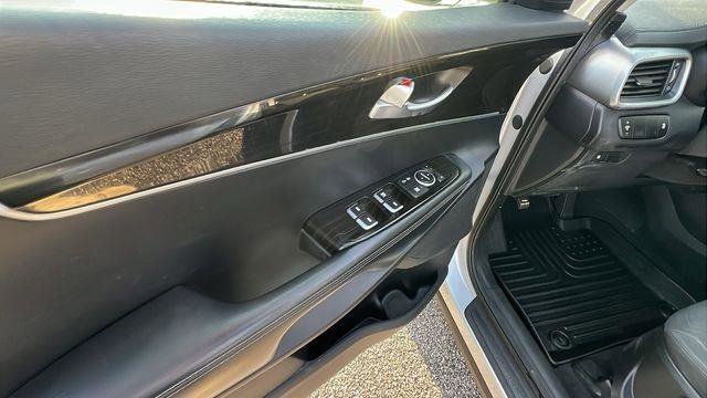 Used 2019 Kia Sorento L image 12