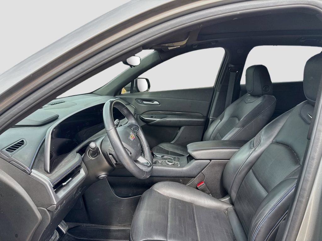 Used 2025 Cadillac XT4 Sport w/ LPO, Onyx Lite Package FWD image 10