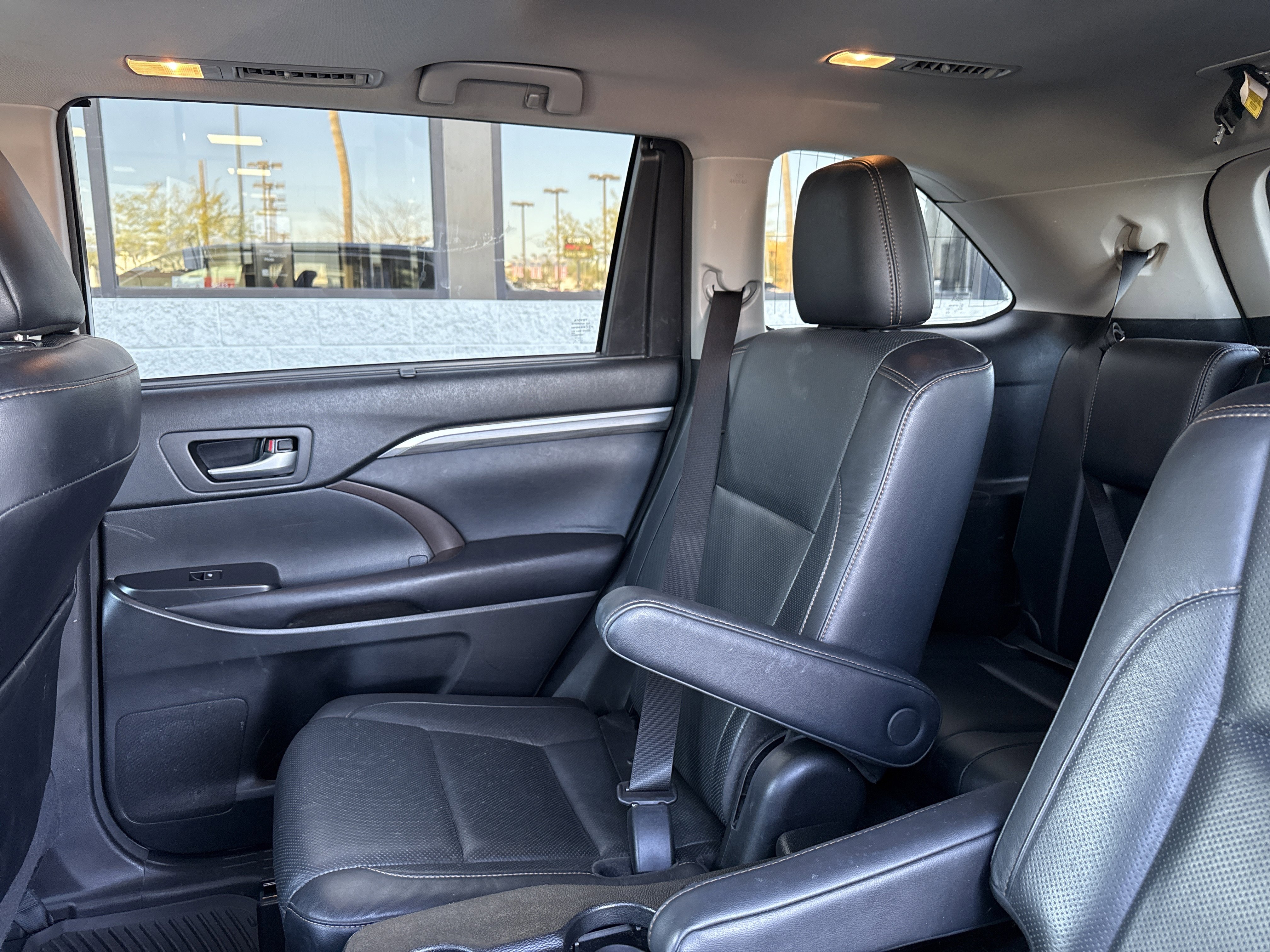 Used 2017 Toyota Highlander Limited image 27