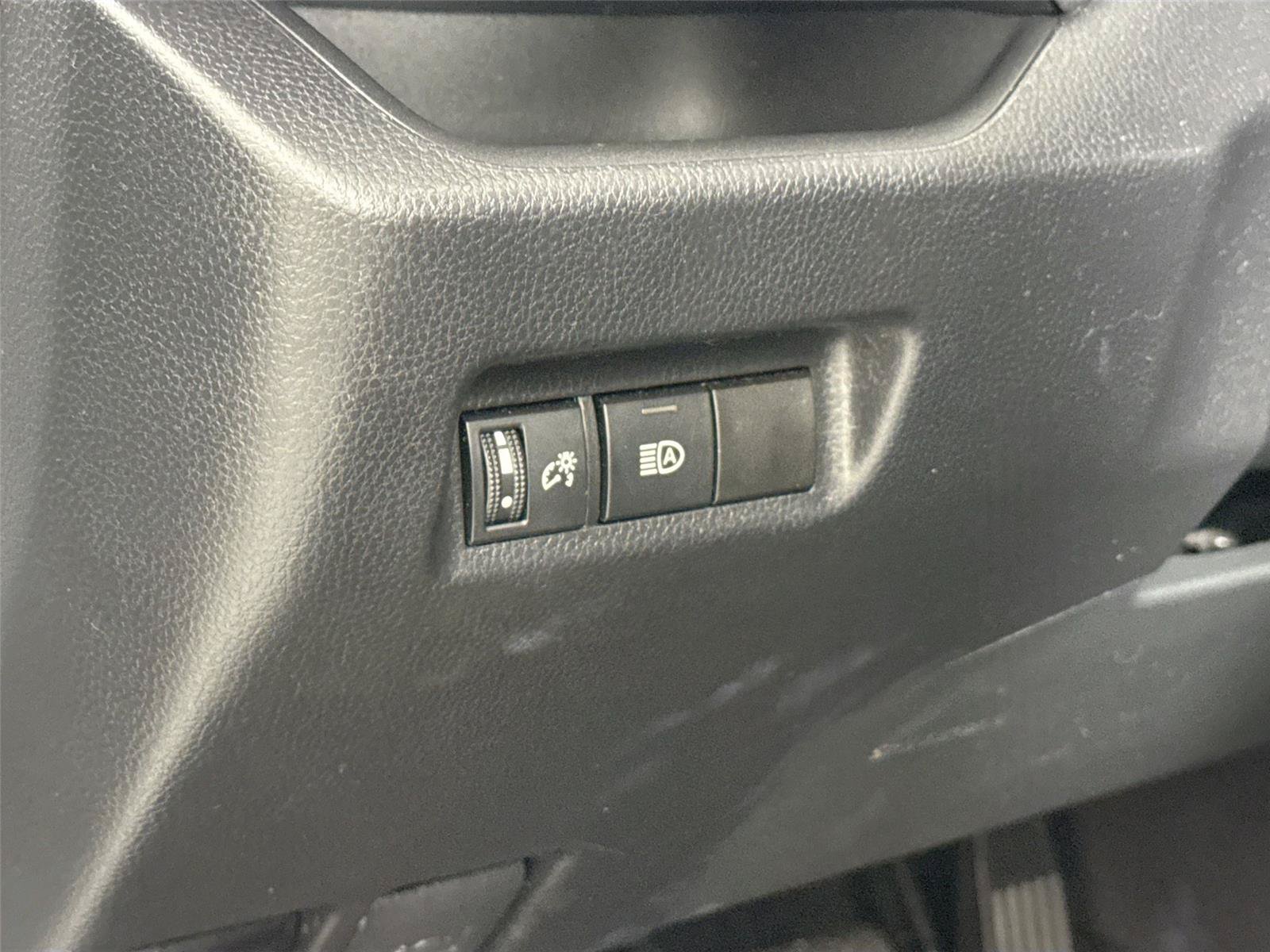 Used 2022 Toyota RAV4 LE FWD image 15