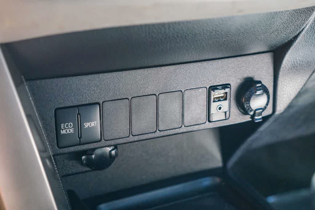 Used 2014 Toyota RAV4 LE FWD image 21