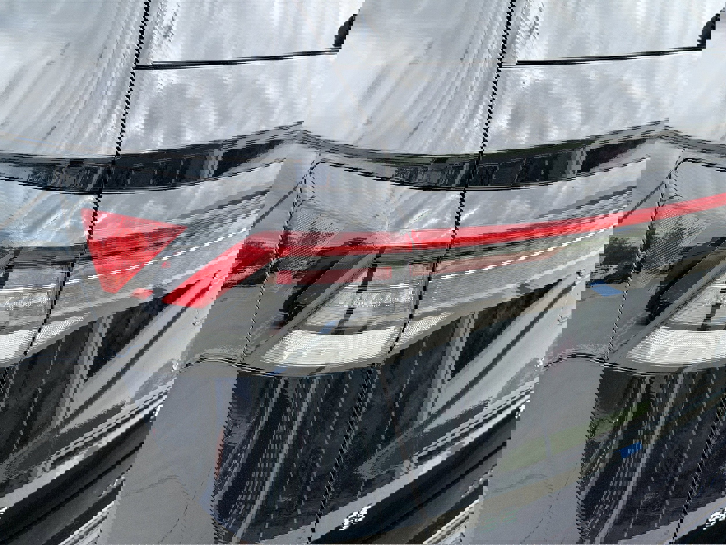 New 2026 Volkswagen Taos SE image 9