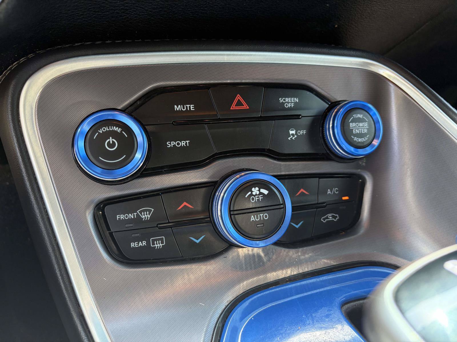 Used 2019 Dodge Challenger SXT RWD image 14