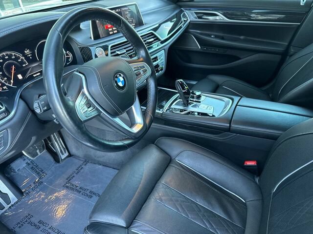 Used 2019 BMW 750i w/ Executive Package RWD image 11