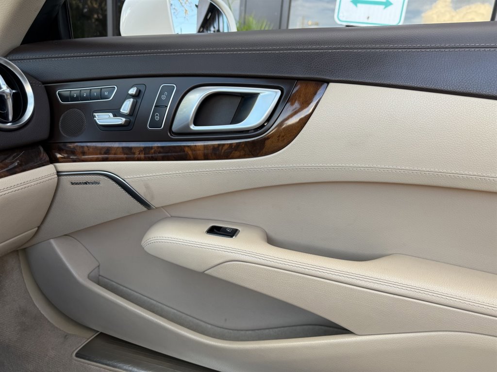 Used 2015 Mercedes-Benz SL 550 w/ Driver Assistance Package image 34