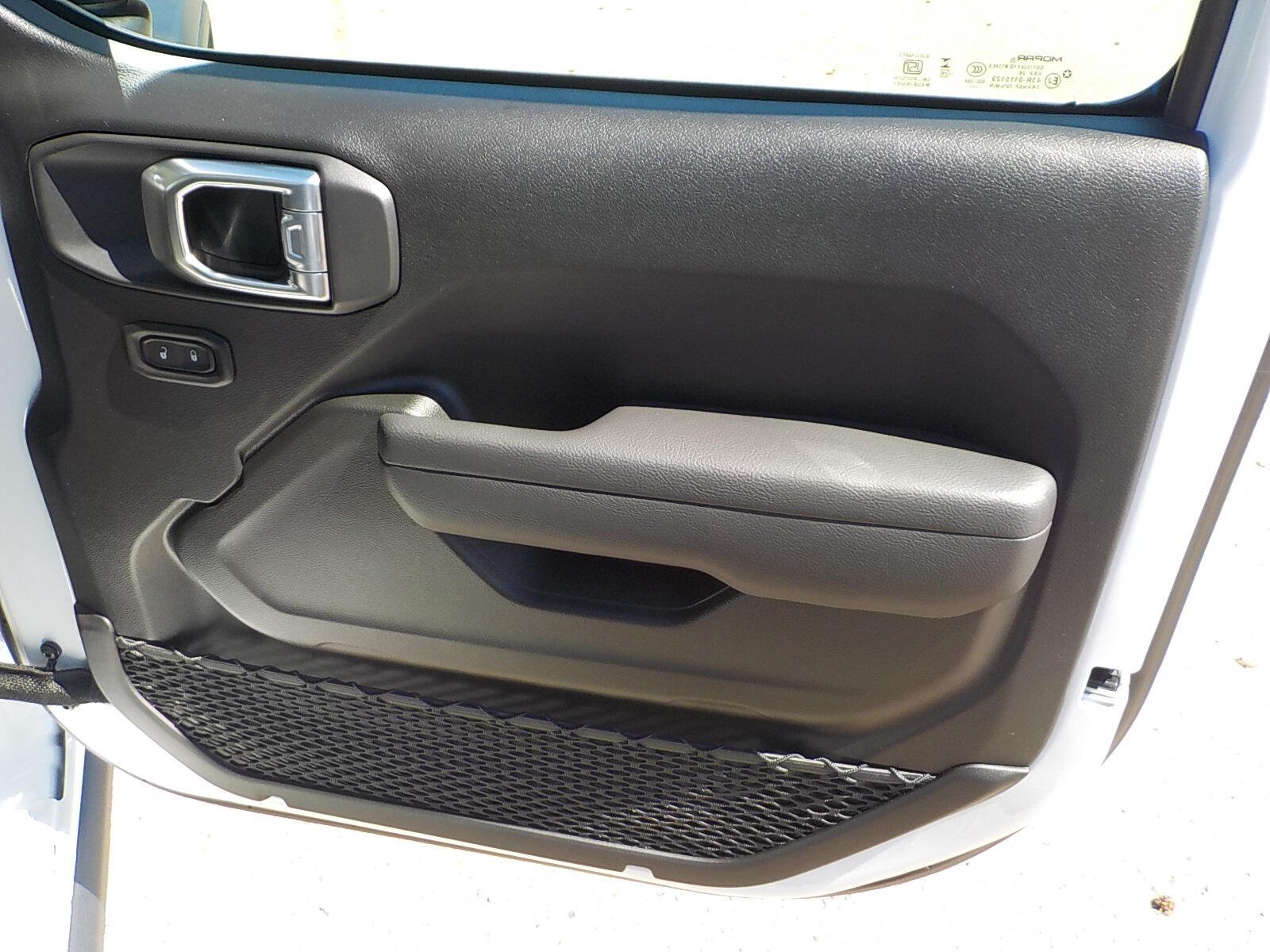Used 2025 Jeep Wrangler Sport AWD/4WD image 15