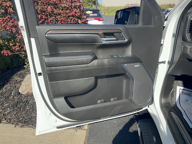 Used 2024 Chevrolet Silverado 1500 LT Trail Boss w/ Convenience Package II AWD/4WD image 9