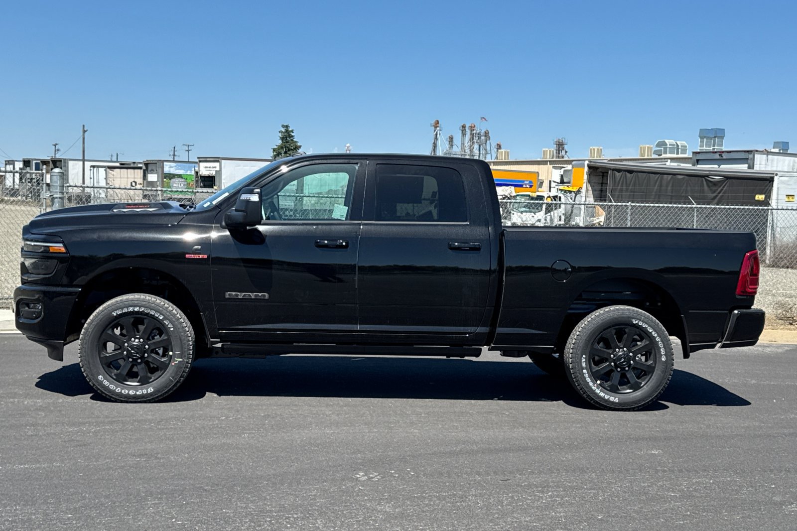 New 2026 RAM 2500 Laramie AWD/4WD image 6