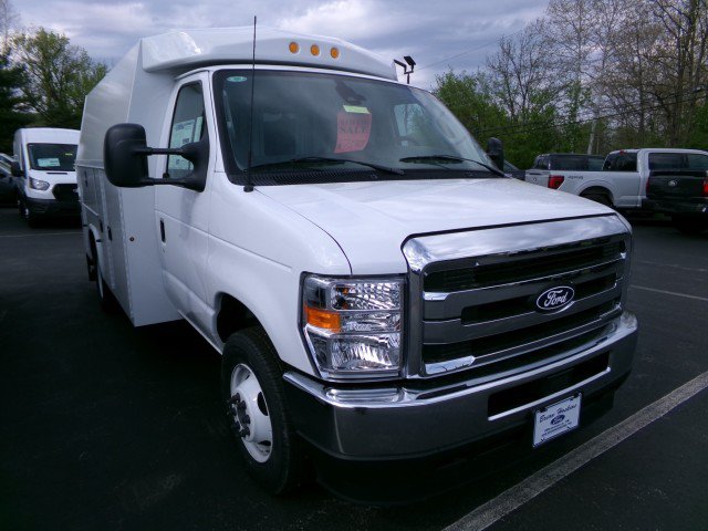 New 2027 Ford E-350 and Econoline 350 Super Duty w/ Power Equipment Group RWD image 3