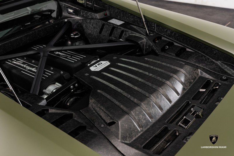 Used 2017 Lamborghini Huracan LP 610-4 Avio image 17