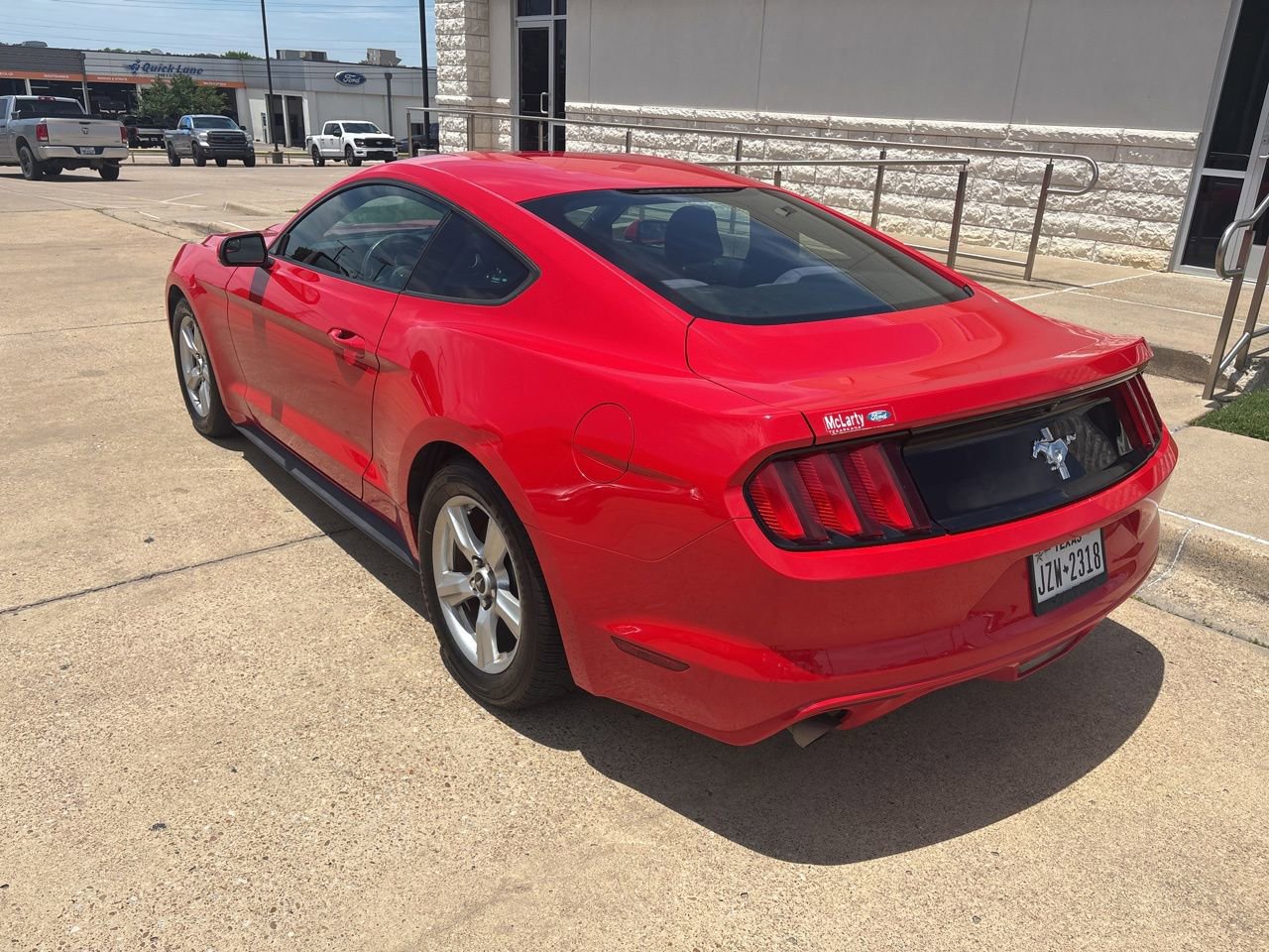 Used 2017 Ford Mustang Coupe RWD image 4