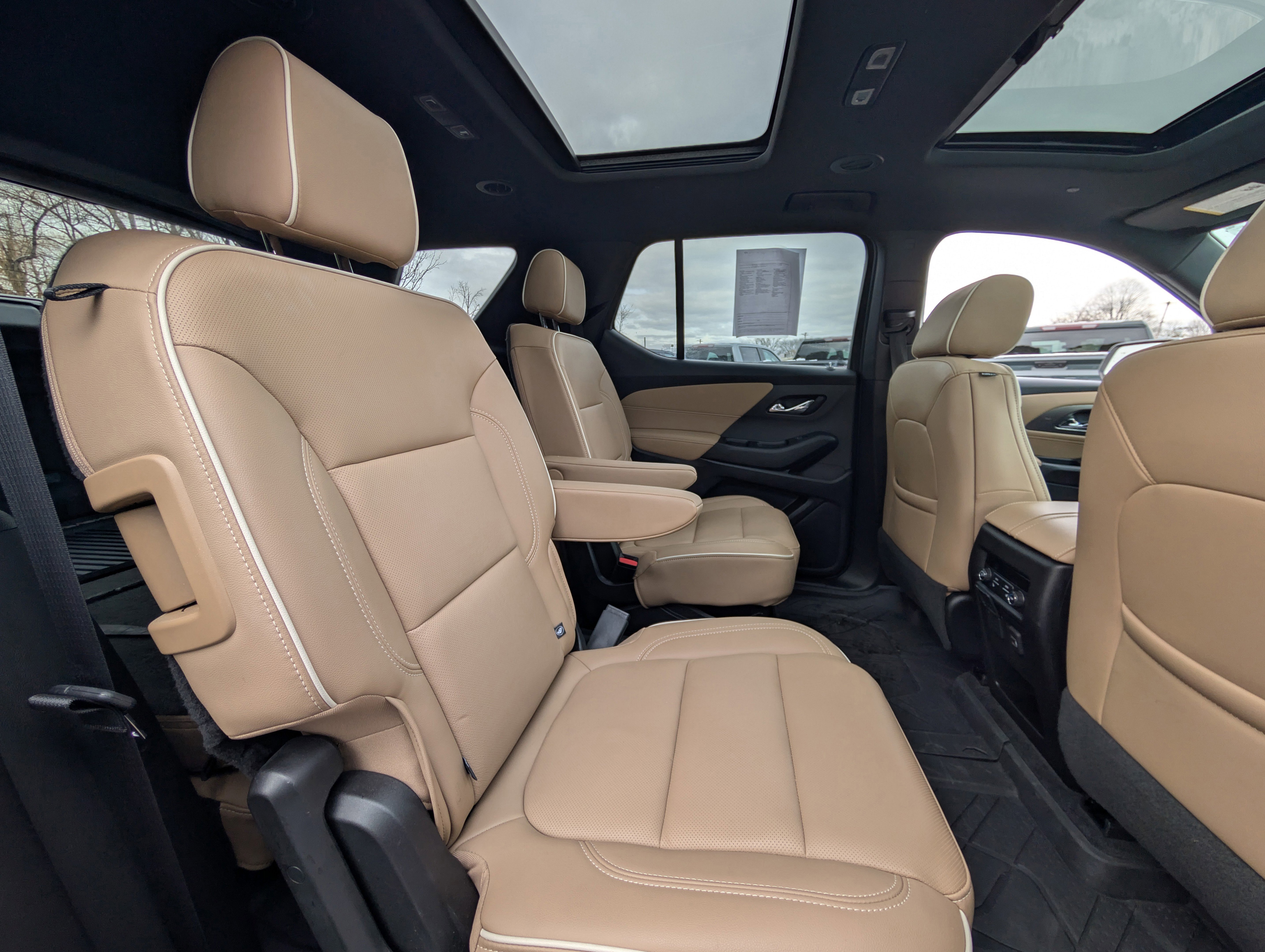 Used 2023 Chevrolet Traverse Premier image 53