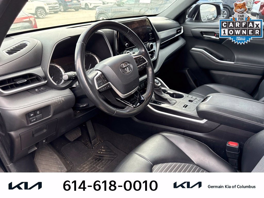 Used 2023 Toyota Highlander XSE FWD image 9