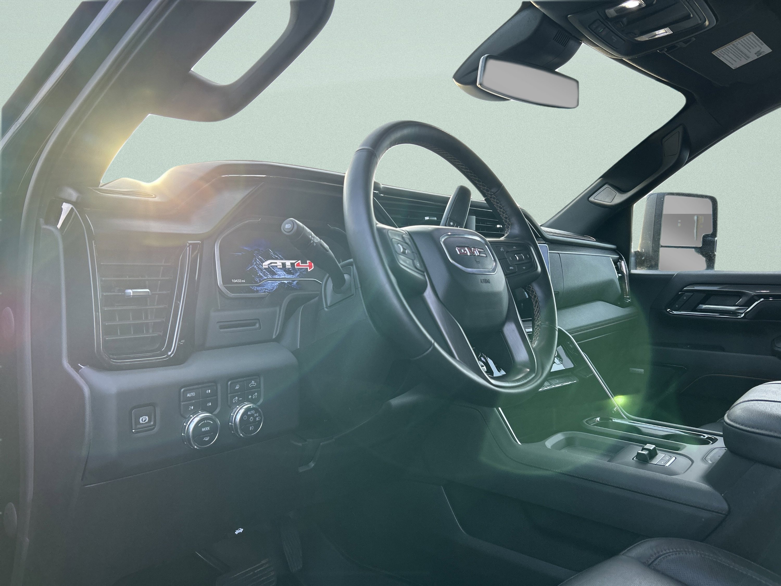 Used 2024 GMC Sierra 2500 AT4 image 23