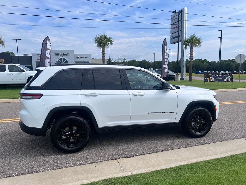 New 2026 Jeep Grand Cherokee Altitude AWD/4WD image 6