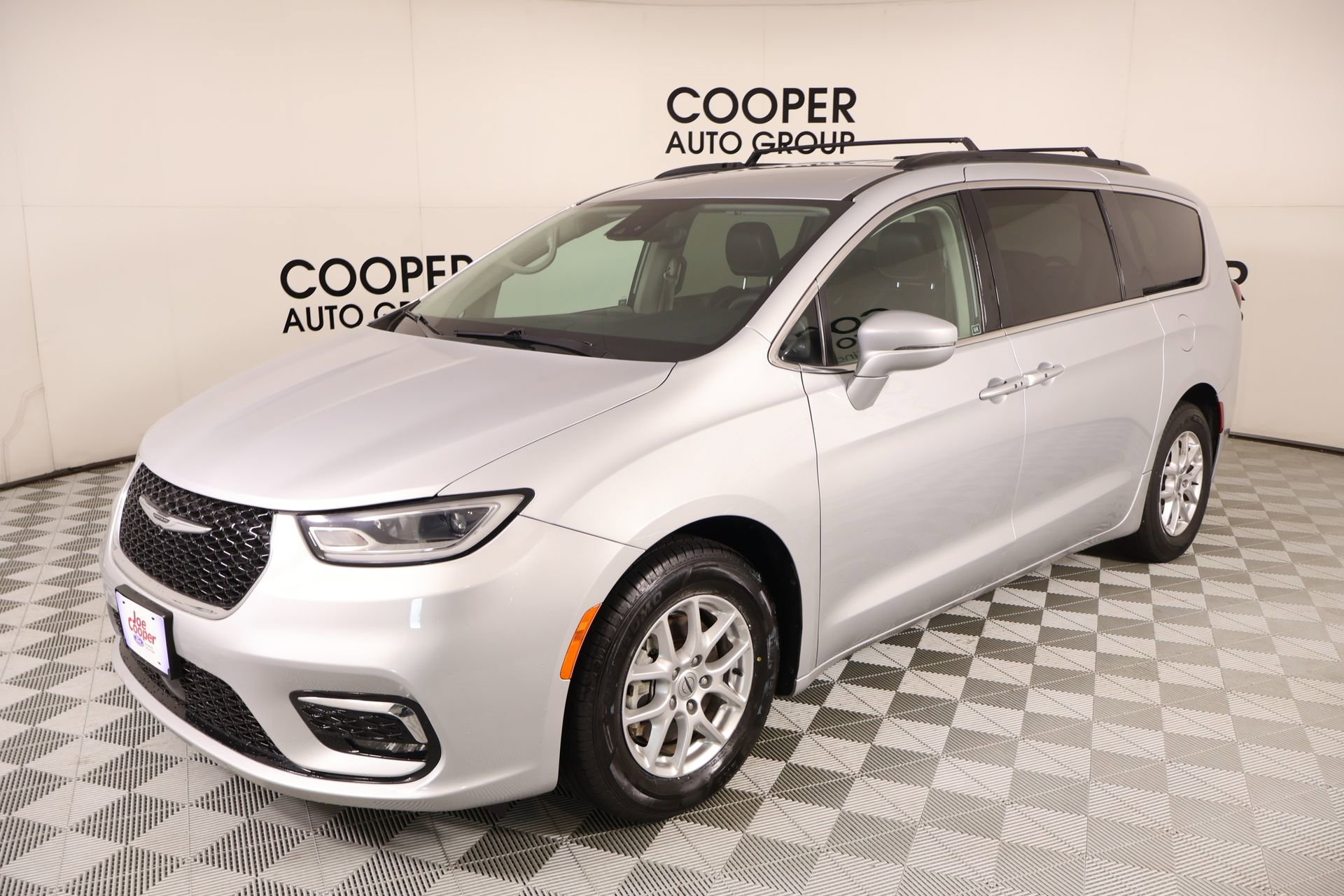 Used 2022 Chrysler Pacifica Touring-L image 10