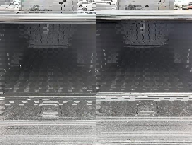 Used 2022 Jeep Gladiator Overland w/ Cold Weather Group image 14