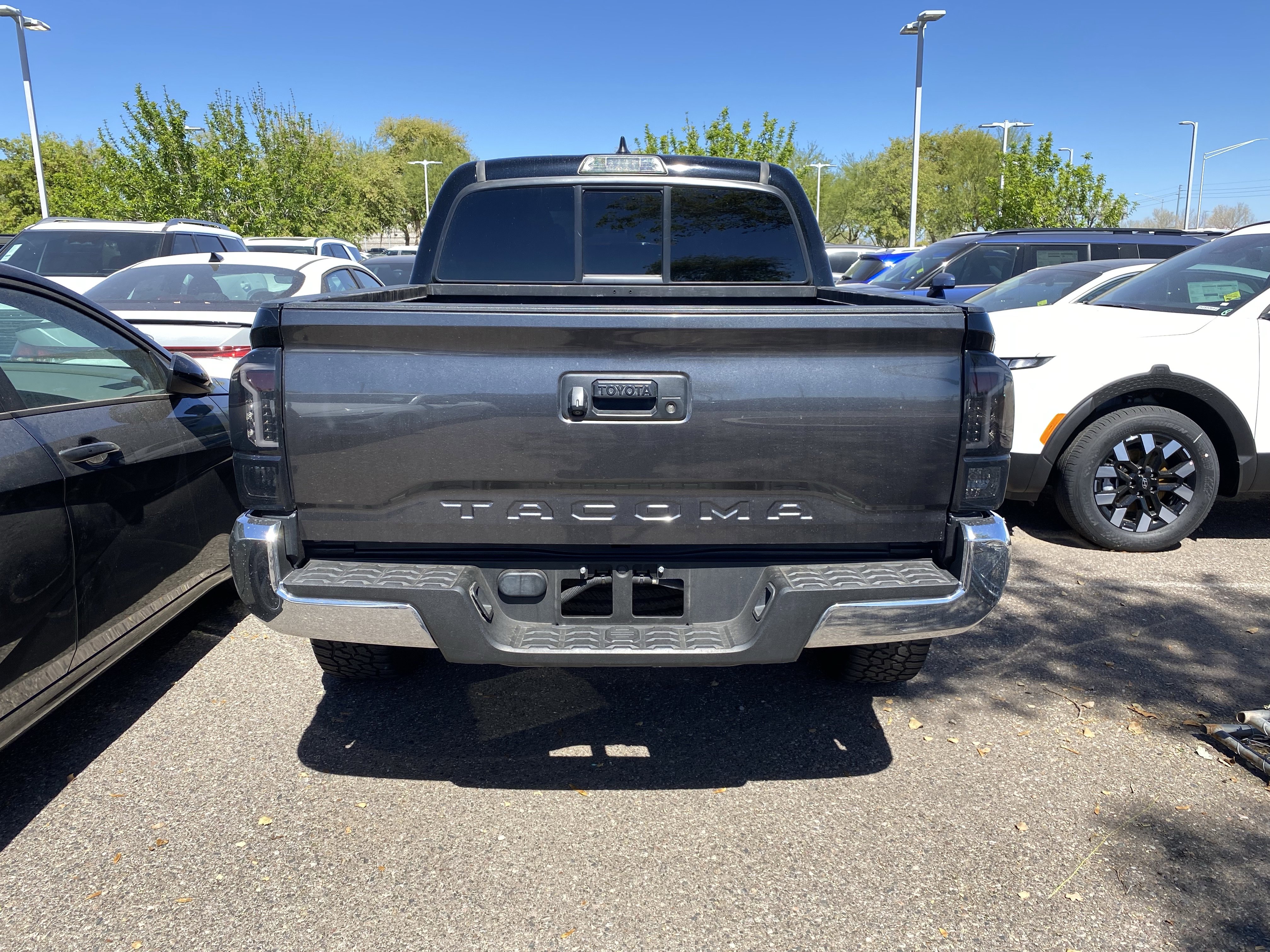 Used 2018 Toyota Tacoma SR5 image 3