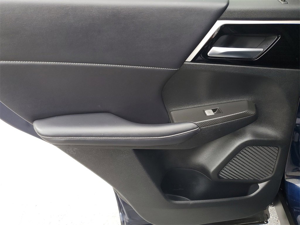 Used 2023 Mitsubishi Outlander SE image 9