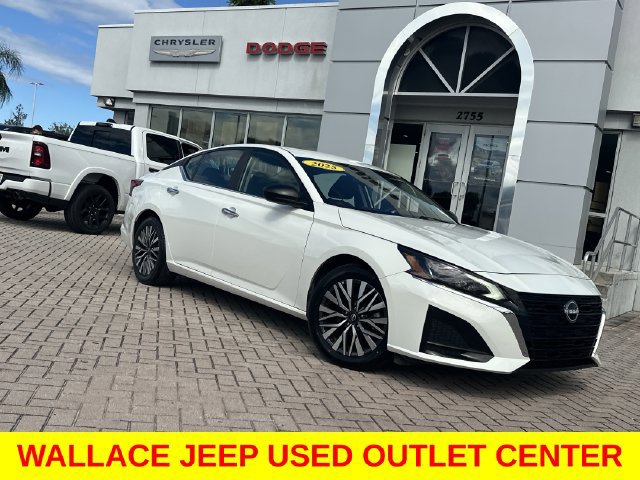 Used 2025 Nissan Altima 2.5 SV FWD image 2