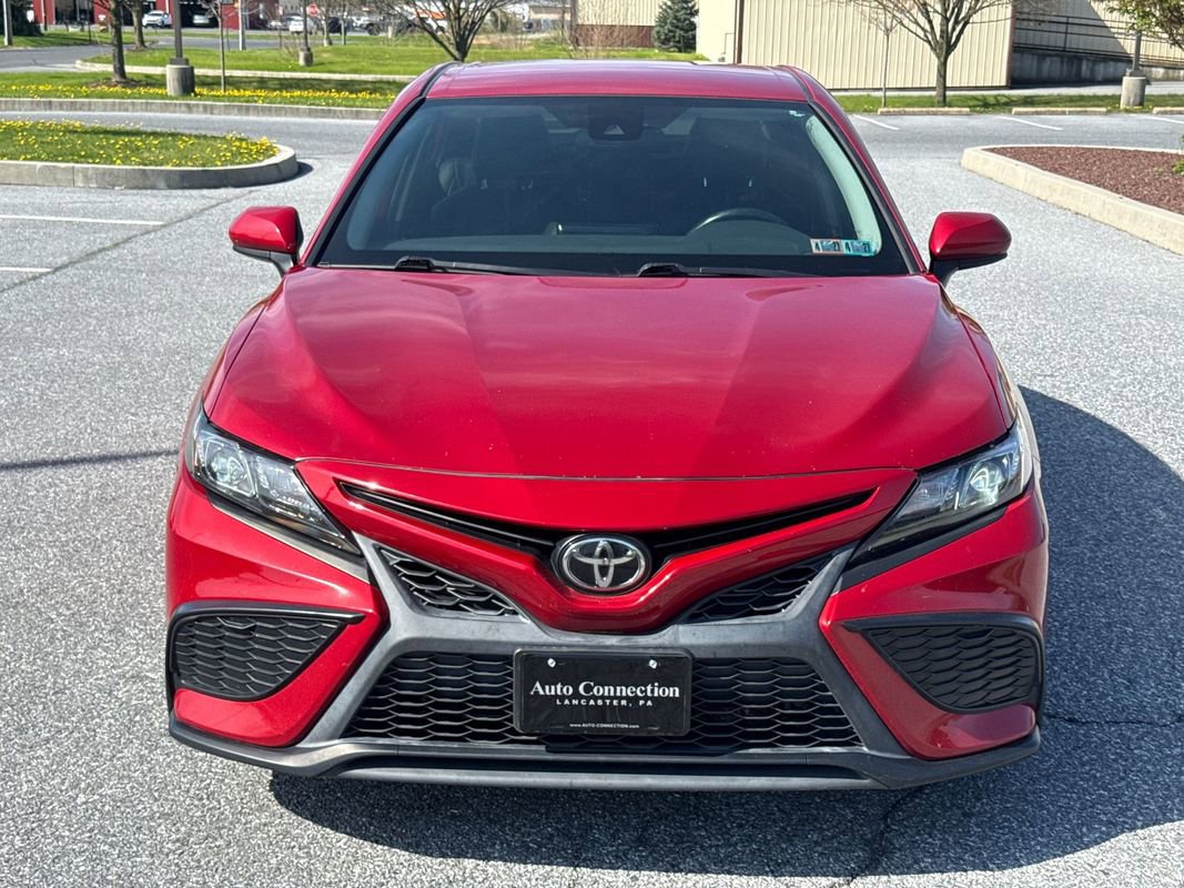 Used 2021 Toyota Camry SE FWD image 3