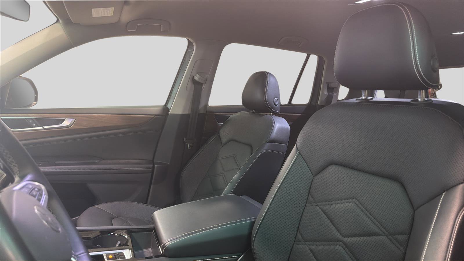 Used 2025 Volkswagen Atlas SE FWD image 16