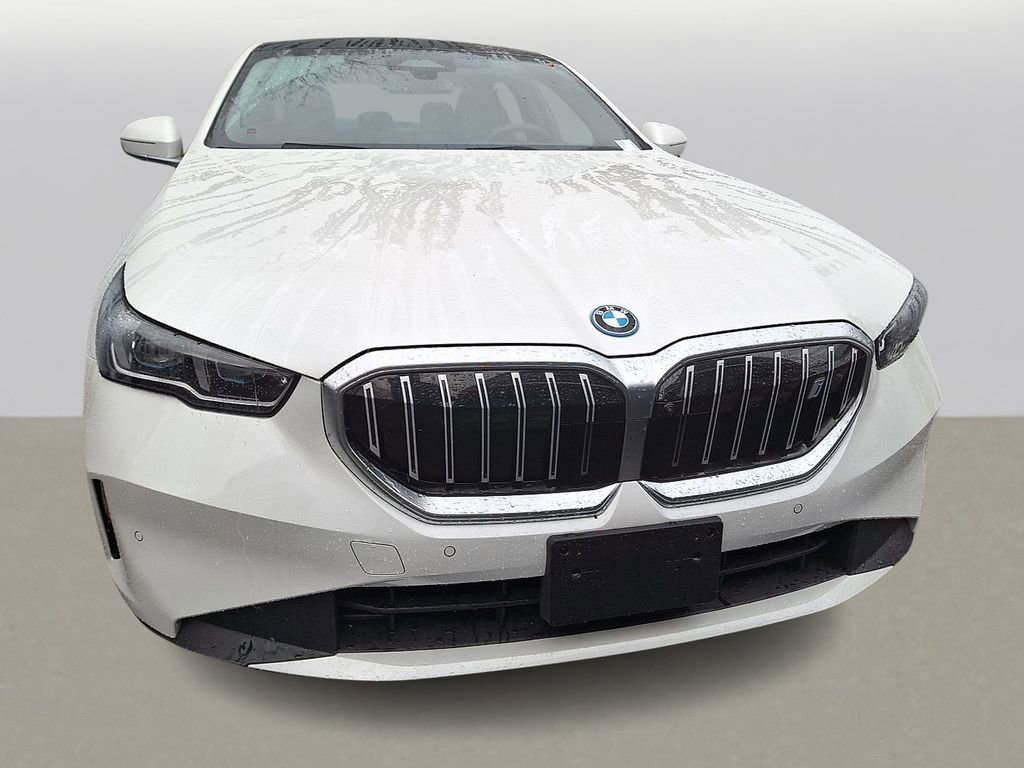 Used 2025 BMW i5 xDrive40 w/ Executive Package image 2