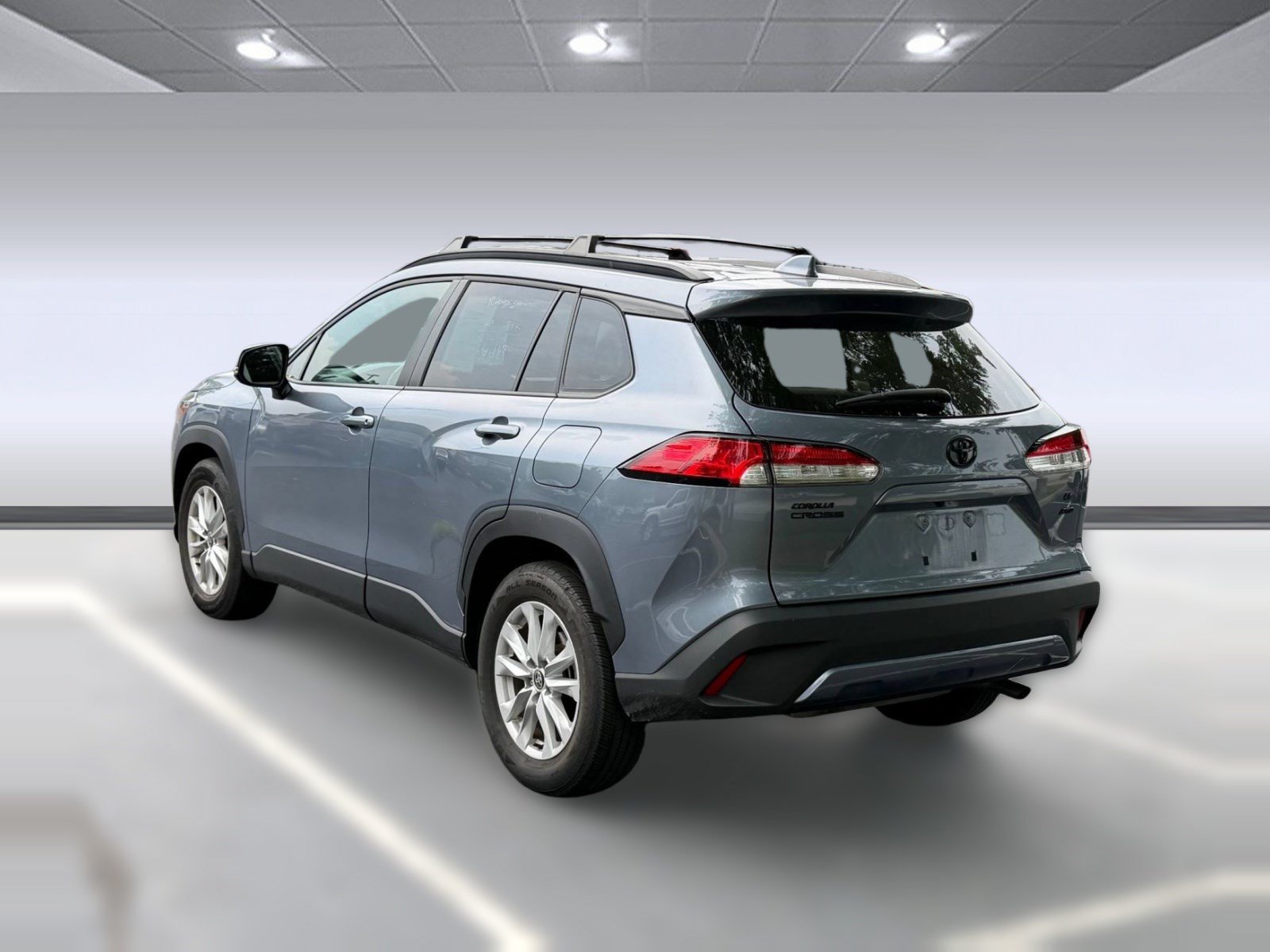 Used 2022 Toyota Corolla Cross LE w/ Moonroof Package AWD/4WD image 3