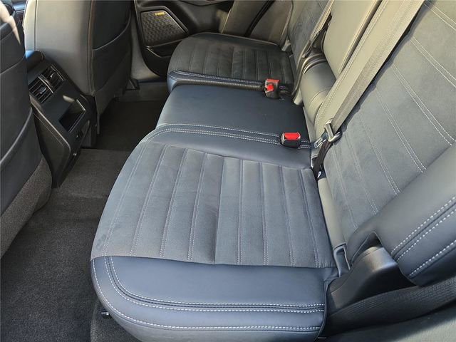 Used 2025 Mitsubishi Outlander SE image 13