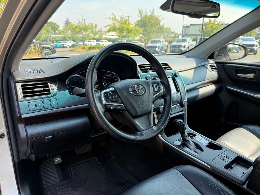 Used 2016 Toyota Camry XLE w/ Moonroof Package FWD image 13