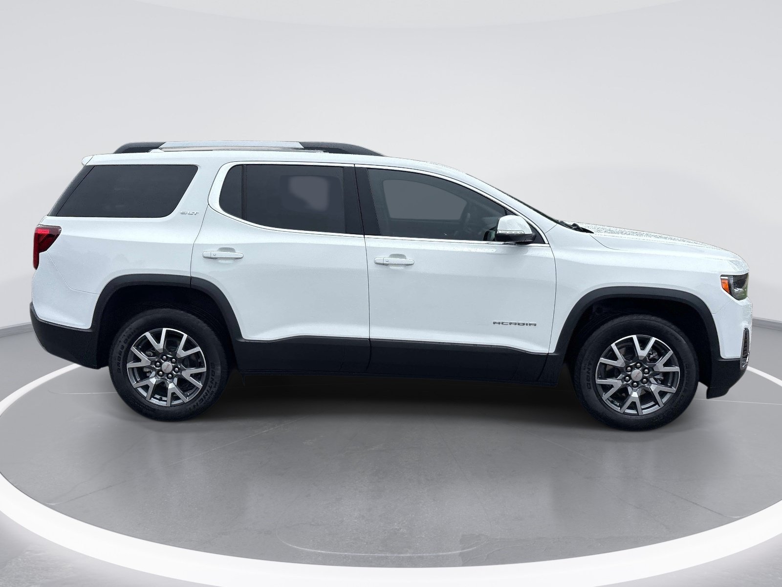 Used 2023 GMC Acadia SLT w/ Technology Package FWD image 9