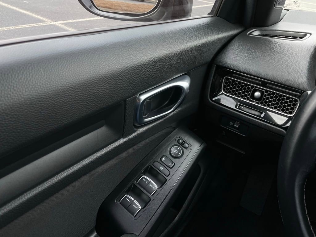 Certified 2025 Honda Civic Sport image 22