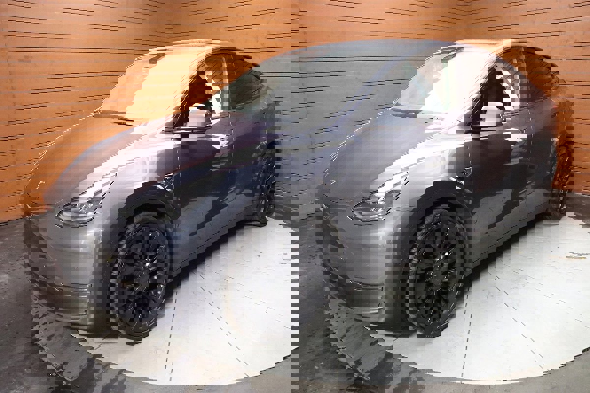 Used 2023 Tesla Model Y Performance image 5