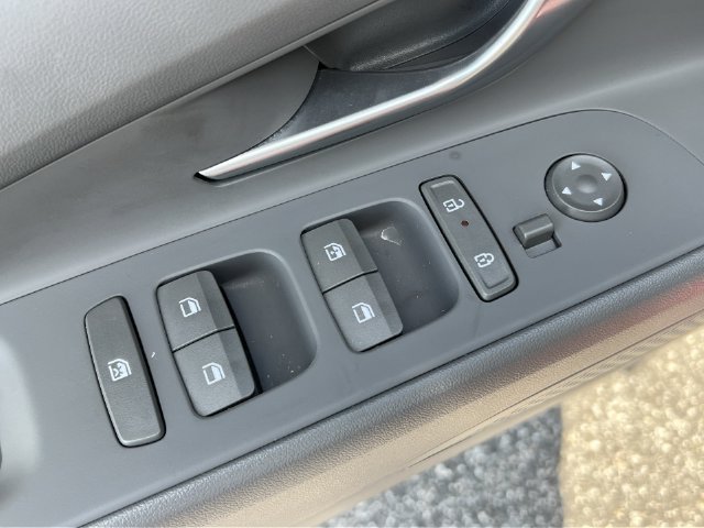 Used 2025 Hyundai Elantra SEL FWD image 33