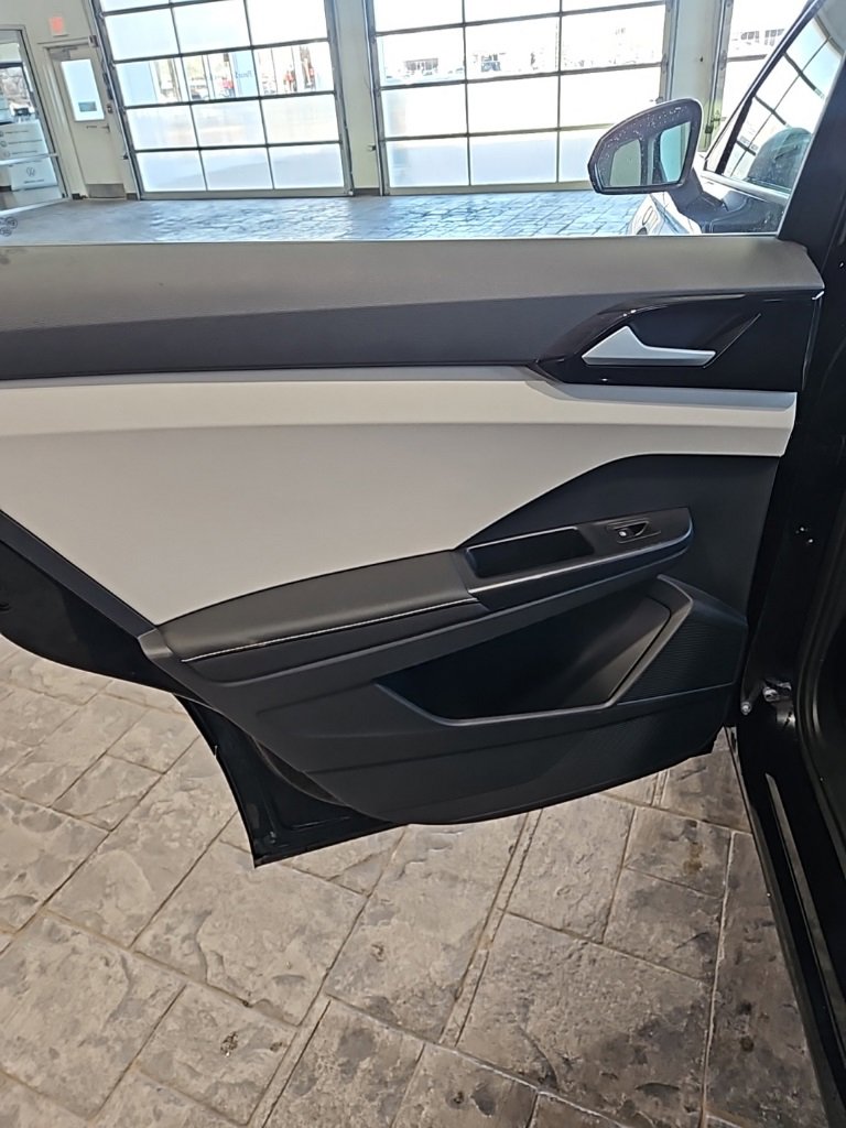Used 2025 Volkswagen Taos S image 19